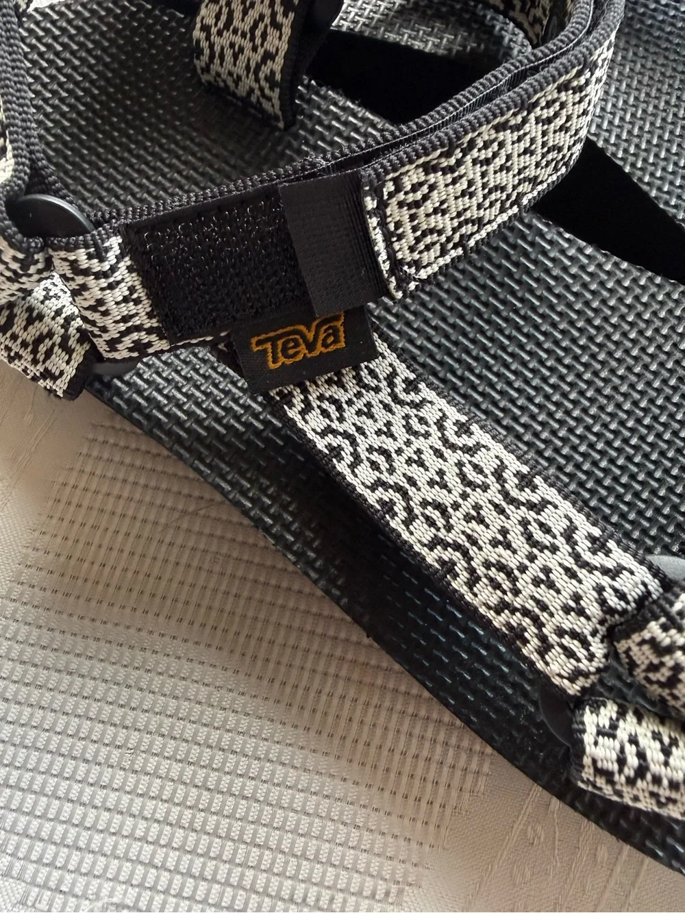 Teva Midform Black/White Boho Geometric Patterned Strap Sandals Women’s Size 8